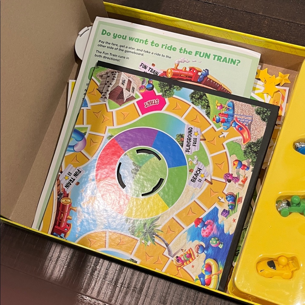 Hasbro Junior Game Collection - monopoly, life, clue, scrabble - Picture 5 of 9